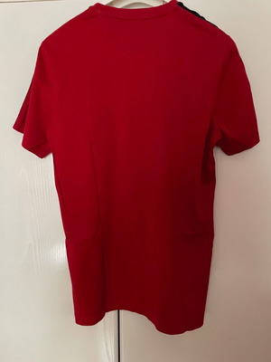 Burberry Sport T-shirt μέγεθος M σαν καινούριο, κόκκινο με μαύρη ρίγα