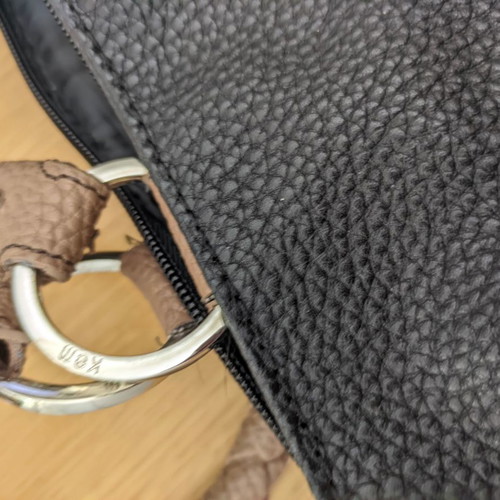 KEM shoulder bag used with high-quality material