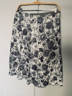 Dorothee Schumacher silk skirt 100% silk like new, black and white floral