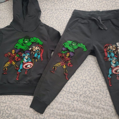 Marvel Avengers tracksuit set used, size 3-4 years