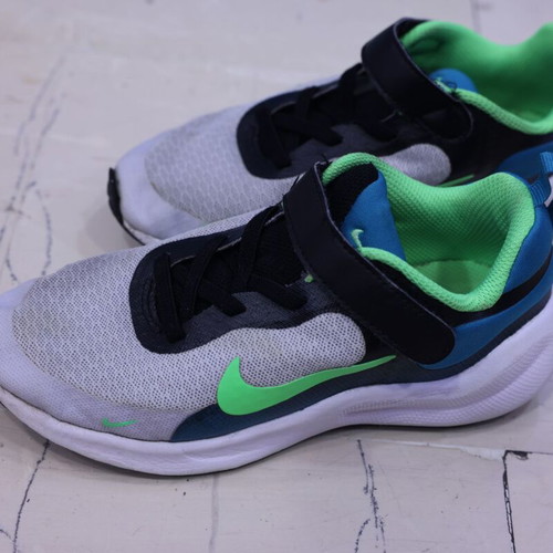 Nike kids' athletic shoes size 30 used, black and white