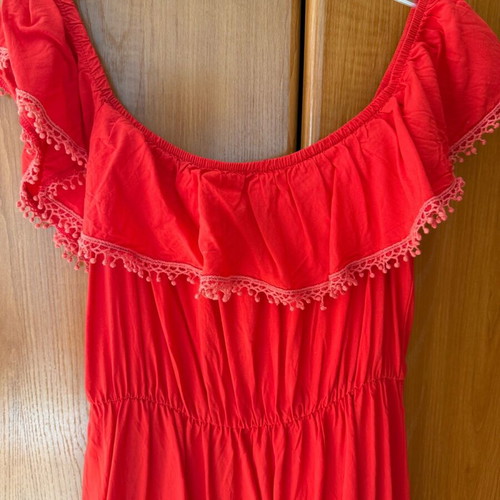 Coral dress Lemon like new with ruffle sleeves and elastic waist