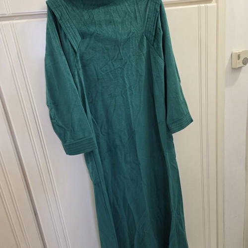 Vintage green robe made in USA like new, size Medium
