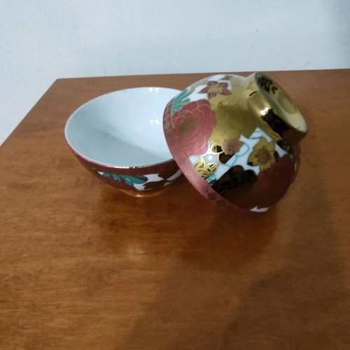 Porcelain bowls with Chinese motifs like new, set of 2
