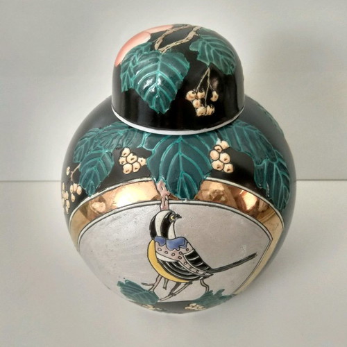 Decorative Chinese vase used, height 16 cm