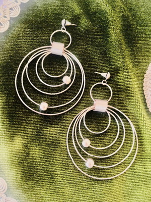 Set of 3 pairs of earrings, vintage clip-on and minimal dangle