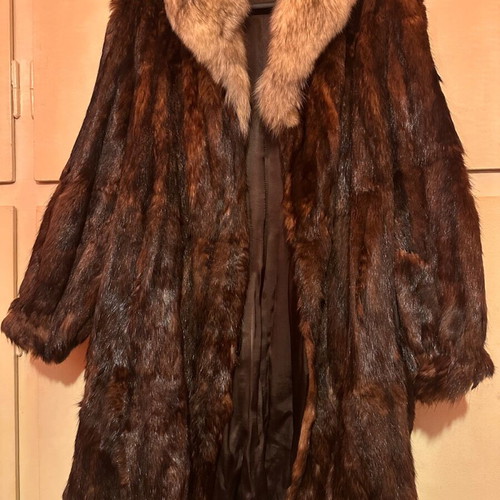 Vintage women's fur coat like new, possibly mink with subtle collar