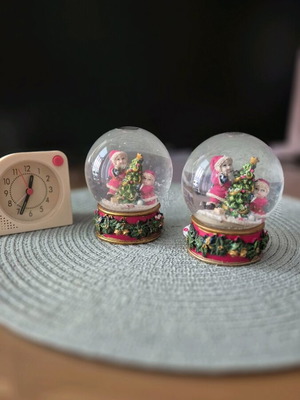 Snow globes used, set of 2 pieces