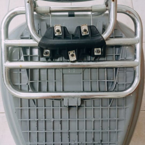 Vespa 36L luggage set like new with genuine folding chrome rack