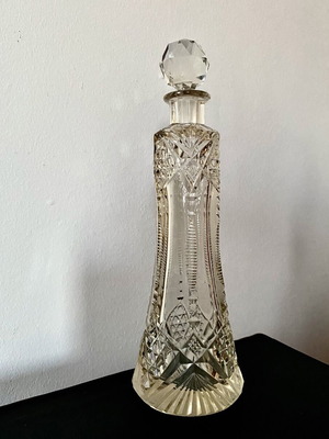 Vintage crystal perfume bottle like new
