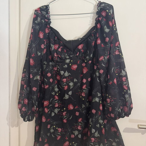 Missguided dress with beautiful neckline and shoulders, new
