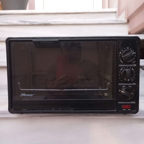 Munsay M-88 oven used, 30L, includes tray and rack