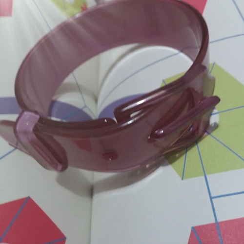 Bracelet with belt design, lilac color