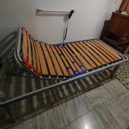 Medical reclining bed like new with remote control