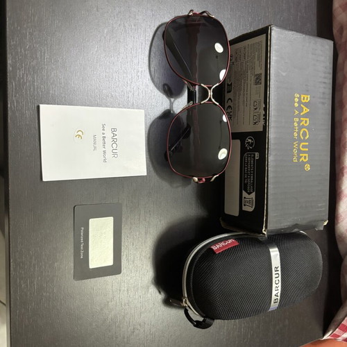 Barcur women's sunglasses like new with case and polarized test
