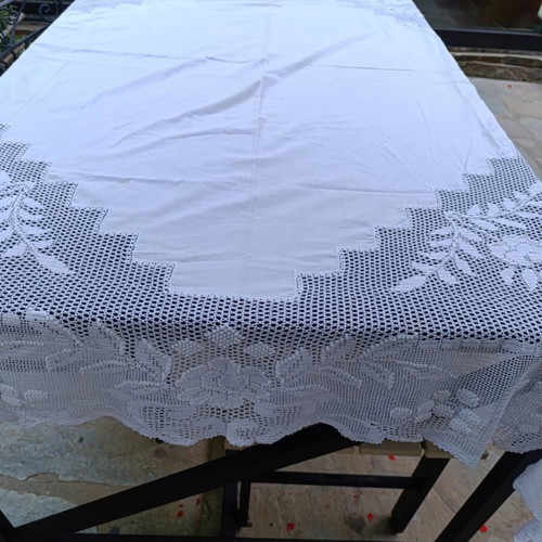 Handmade crochet square tablecloth like new