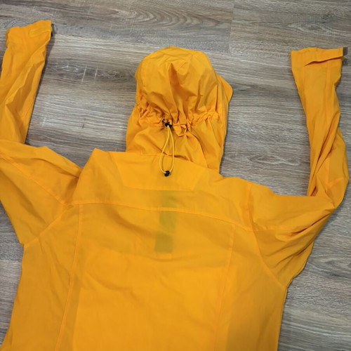 Bergans of Norway Cecilie Microlight Anorak 2025 jacket, like new, size M, yellow