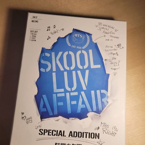BTS Skool Luv Affair Special Edition CD and DVD like new