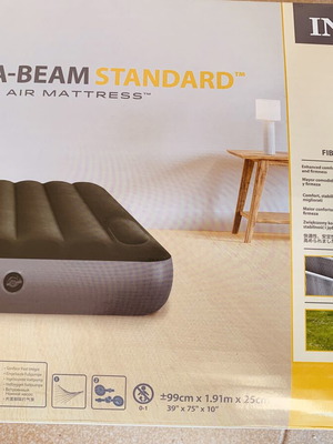Intex Dura-Beam Standard inflatable mattress new with built-in pump