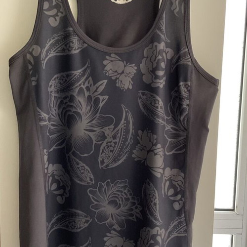 Women's sports shirt like new, size S, black and gray
