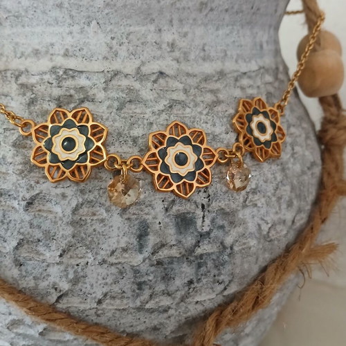 Necklace with flowers and Swarovski crystals new