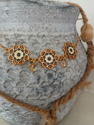Necklace with flowers and Swarovski crystals new