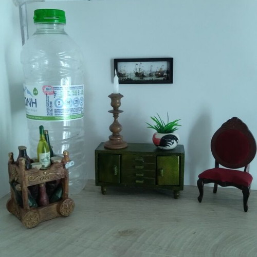 Dollhouse living room set like new, 6 wooden pieces