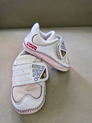Adidas baby shoes for girl size 18 like new
