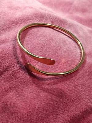 Bracelet cuff new, gold color
