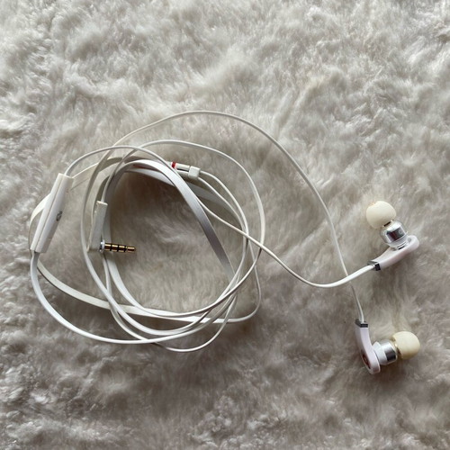 Beats urBeats wired white headphones like new