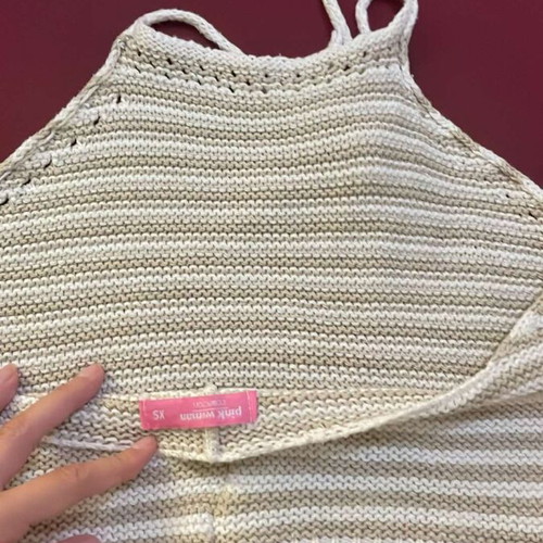 Pink Woman knitted top like new, sleeveless, short, backless