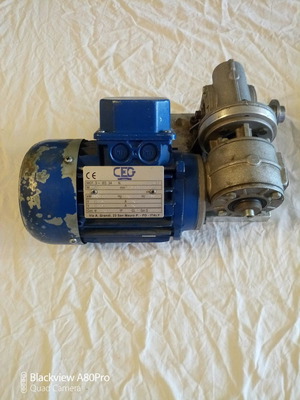 Motor with two gear reducers used for slow motion, three-phase and single-phase