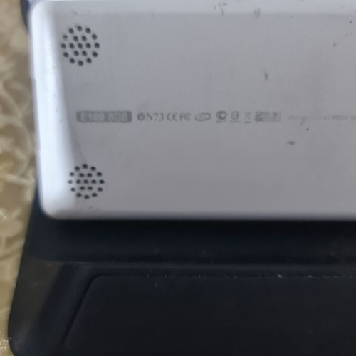 Mp3 player 8GB with built-in speaker and micro SD slot