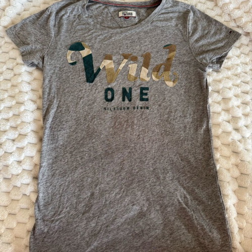 Tommy Hilfiger denim tshirt like new, gray multicolor, size S