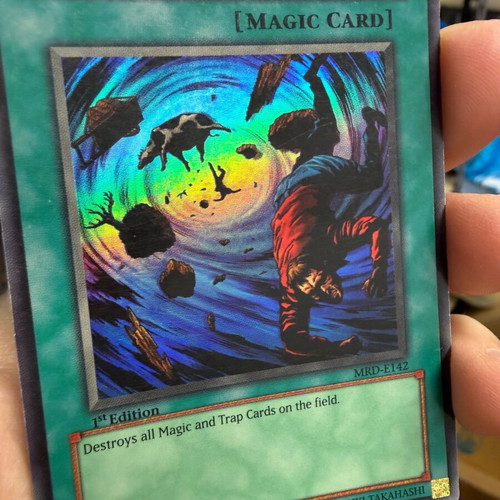 YU-GI-OH Heavy Storm Χρυσή 1st edition super rare σαν καινούργιο