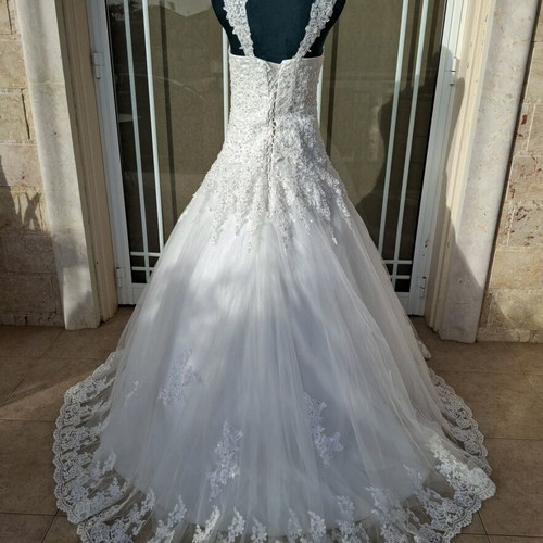 Elegant wedding dress size L white new with storage bag and petticoat