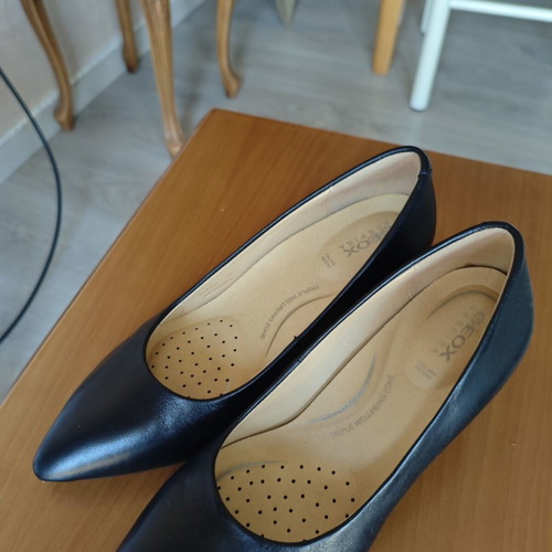 Geox leather pumps like new, black, size 35