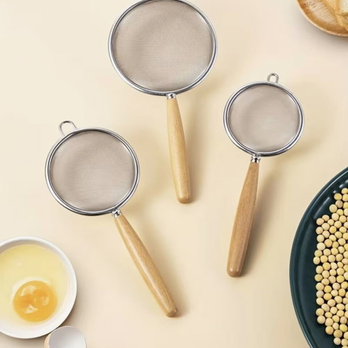 Strainer with wooden handle new, practical and convenient