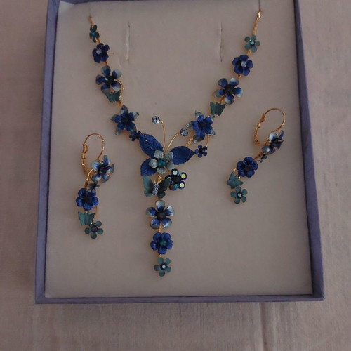 Necklace with earrings new