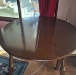 Living room table like new, solid wood