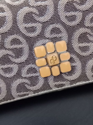 Πορτοφόλι υφασμάτινο σαν καινούργιο με εσωτερική θήκη με φερμουάρ γκρι και ασημί