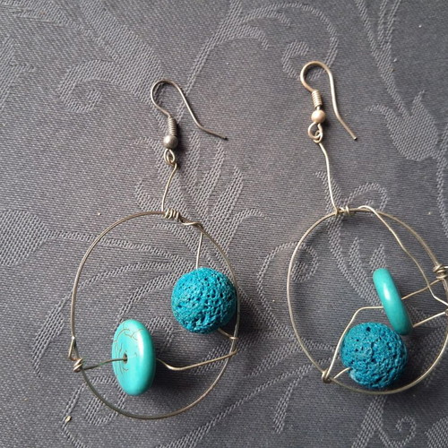 Metallic dangling earrings like new, silver with turquoise beads