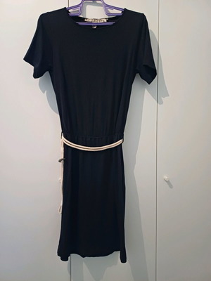 Φόρεμα Attrattivo καινούργιο, μαύρο με ζωνάκι και άνοιγμα στην πλάτη