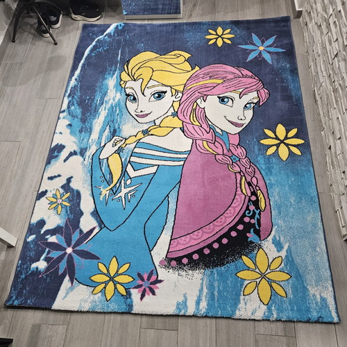 Frozen rug like new for kids room
