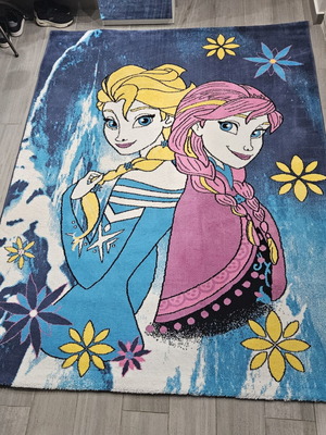 Frozen rug like new for kids room