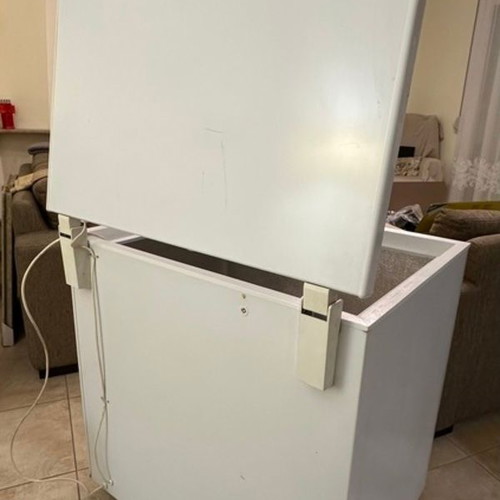 Zanussi ZFC623WAP Chest Freezer like new 213 liters