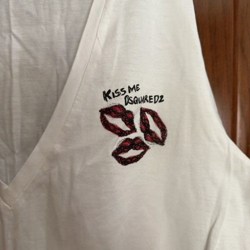 Dsquared2 T Shirt size M white, like new, V neck