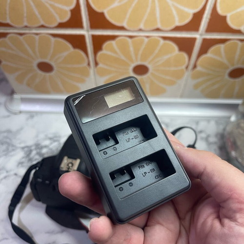 Canon 700D used with two lenses 18-55 and 24mm, two batteries