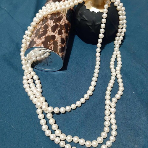 Necklace with real white pearls new, from personal collection, very long