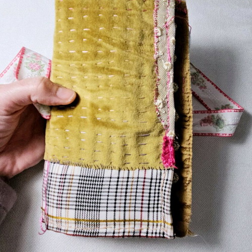 Handmade book/pouch for needles and threads like new